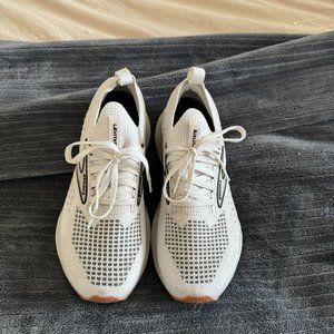 Brooks Levitate StealthFit 6